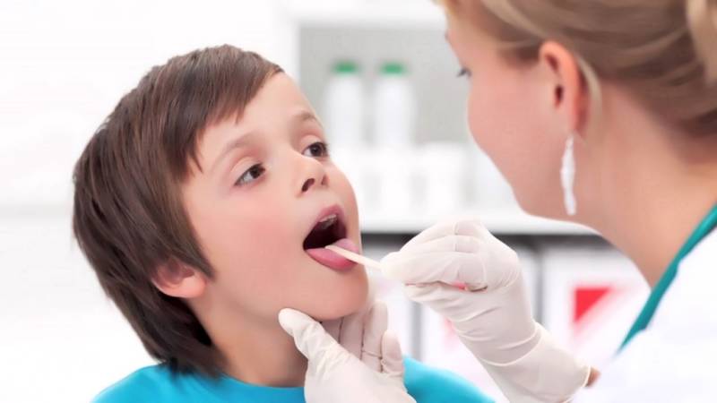 Как лечить герпес в горле у ребёнка и как отличить герпетическую инфекцию от других заболеваний