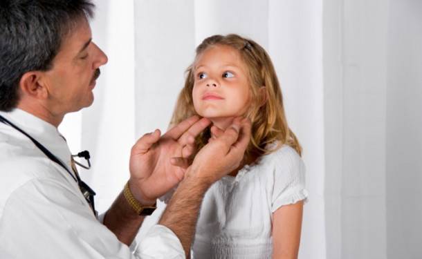 Болит лимфоузел у ребенка за ухом