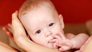 Причины и лечение насморка и гноения глаз у ребенка