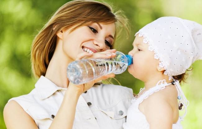 Почему ребенок в год, три и старше пьет много воды и когда это симптом заболевания?