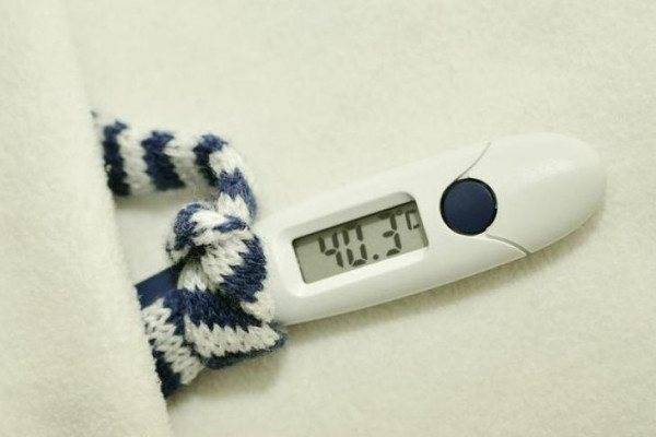 Субфебрильная температура: почему температура 37 держится неделю?