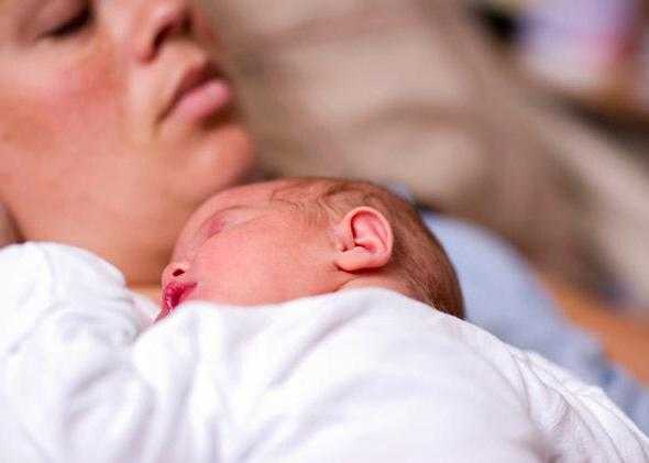 Почему новорождённый мало кушает и много спит