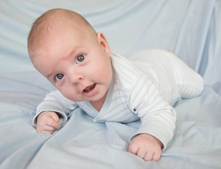 Зеленый стул у грудничка и новорожденного: причины появления такого кала и его лечение