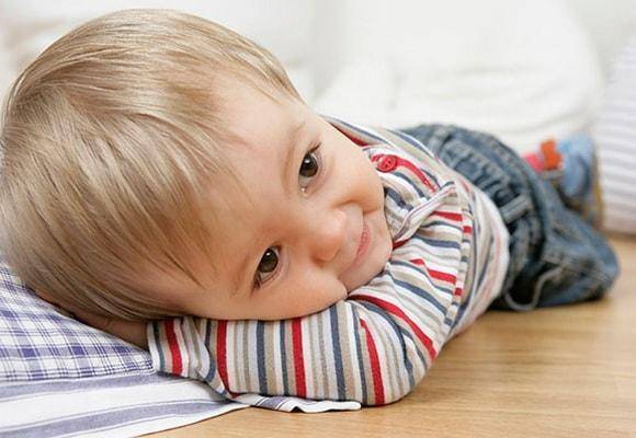 У ребенка поднимается температура во время сна – причины и возможные действия