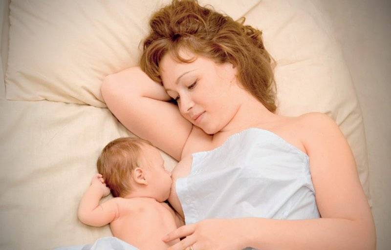 Советы кормящим мамам: выбираем позу и аксессуары для кормления