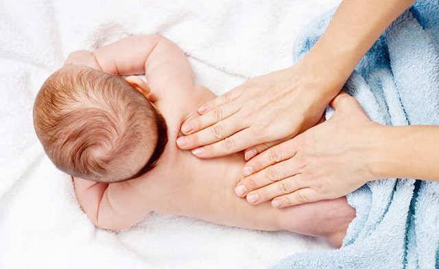Как делать дренажный массаж для отхождения мокроты у ребенка при простуде и кашле?
