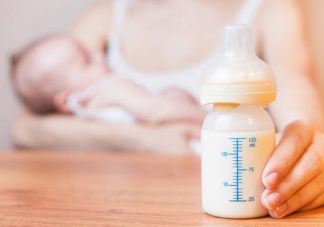 Нормы питания в 3 месяца: сколько ребенок должен съедать молока или смеси в течение суток?