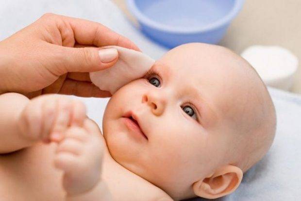 Если не мыли за ушами новорожденному. как чистить уши младенцу