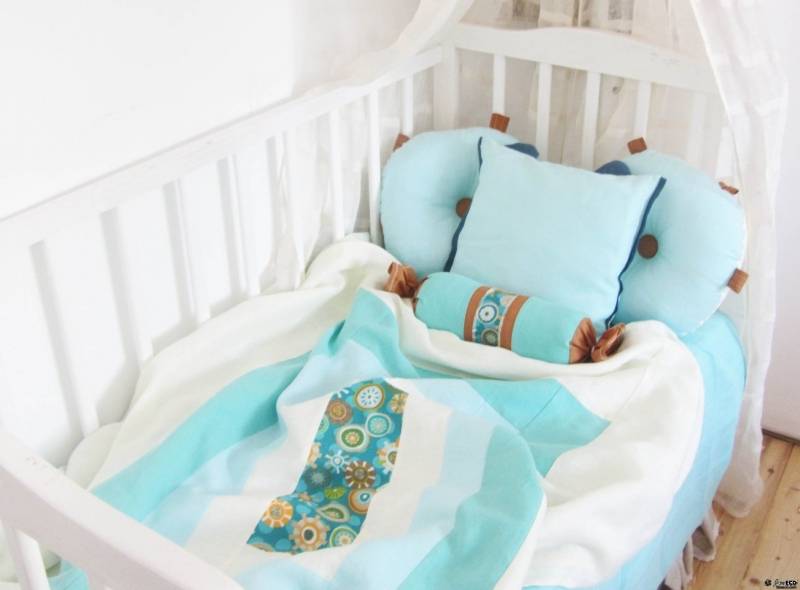 Комплекты в кроватку для новорожденных: виды постельного белья