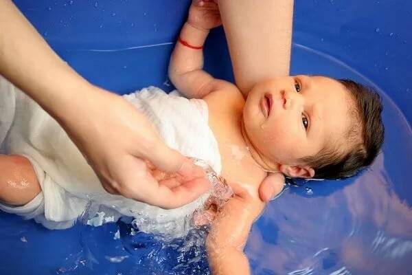 Первое купание новорожденного – на бэби.ру!
