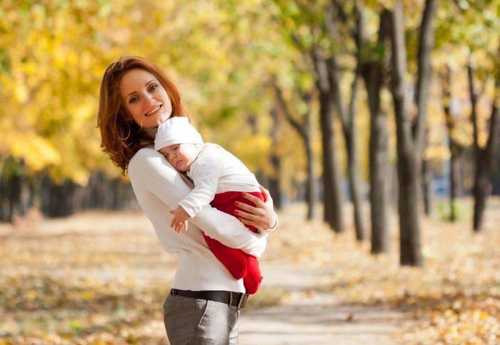 Можно ли гулять с ребенком с насморком и кашлем? ответы на вопросы