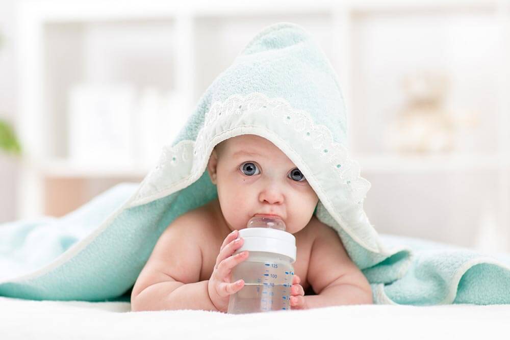 Можно ли давать воду новорожденному — где же правда?