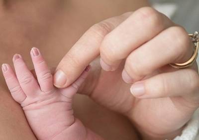 Как стричь ногти новорожденному на руках и ногах правильно