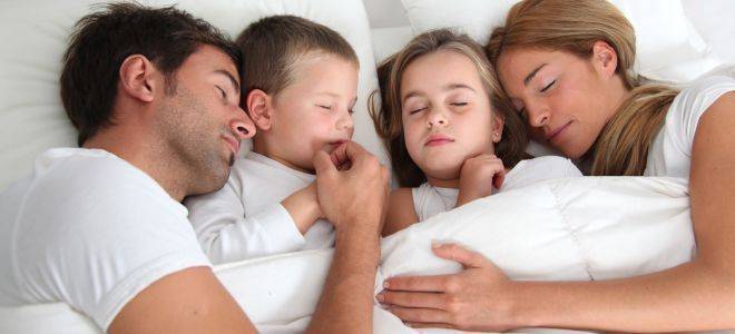Скорей в свою кроватку! как отучить ребенка от совместного сна?