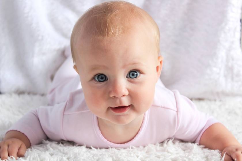 Ребенок в 3 месяца: развитие, что должен уметь, вес, рост - mama.ua