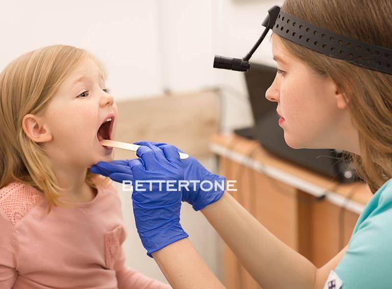 Возможные причины и лечение красного горла у ребенка