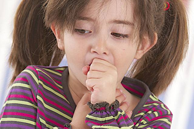Как снять приступ кашля у ребенка — возможные способы