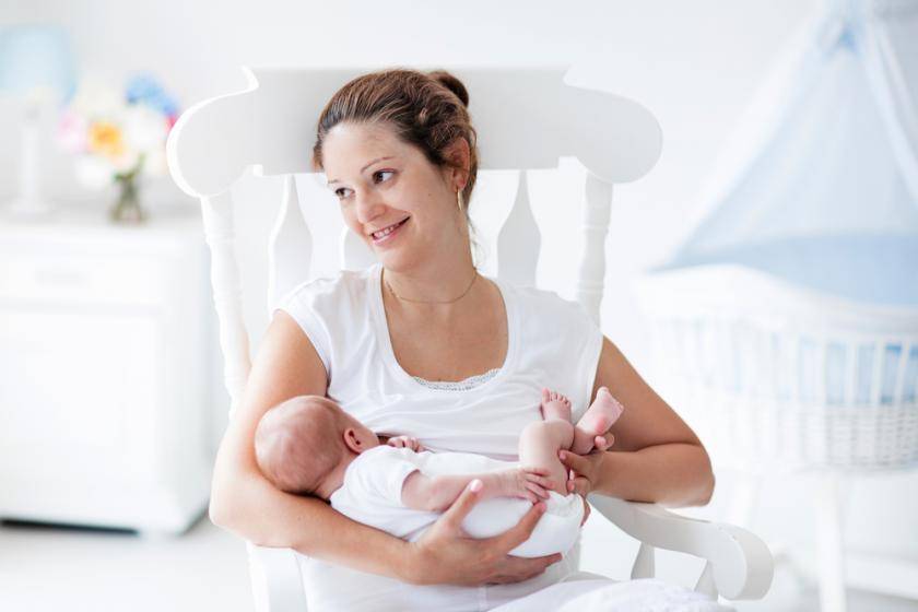 Грудное вскармливание новорожденных и грудничков: правильные принципы кормления в первые дни и месяцы грудным молоком