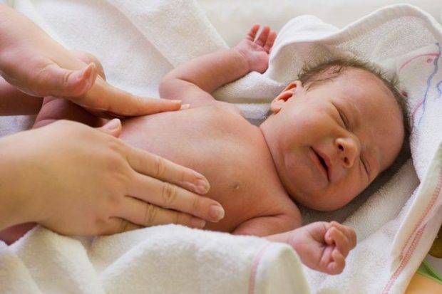 Как правильно делать массаж животика новорожденному при запоре