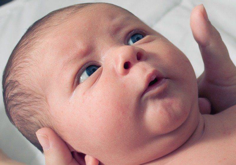 Икота у новорождённых: причины, как избавиться, видео