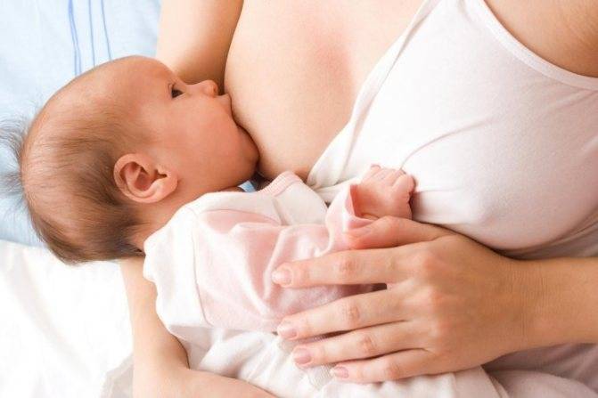 Как правильно прикладывать ребенка к большой и маленькой груди в первый раз и при последующих кормлениях: правильное положение новорожденного ребенка при кормлении грудью с фото и видео инструкциями