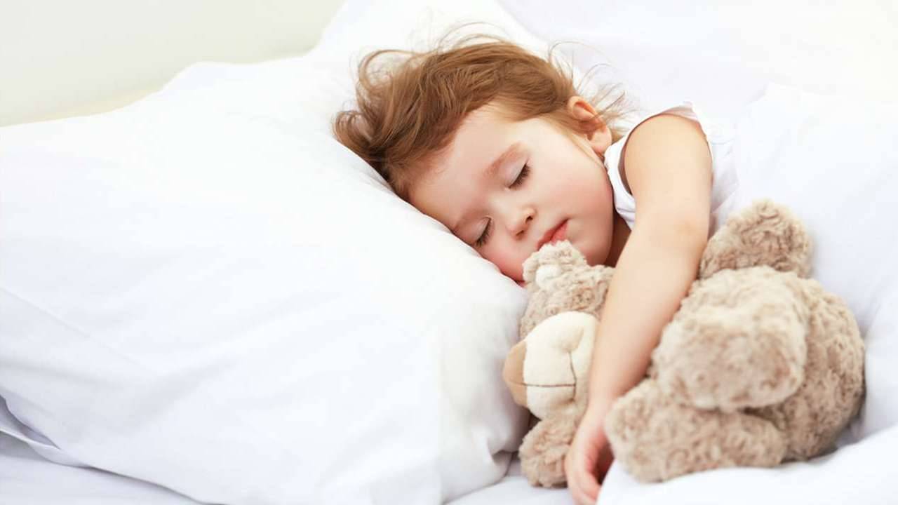 Почему ребенок плохо засыпает и что с этим делать