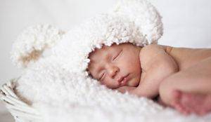 Особенности новорождённого: как должен спать кроха