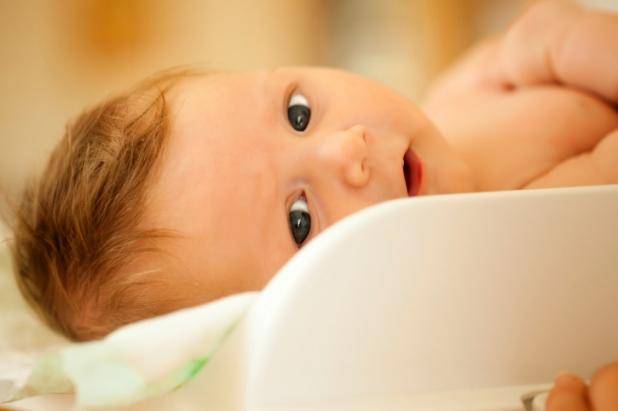 Рекомендации педиатров по тому, сколько должен съедать ребенок в 4 месяца от рождения