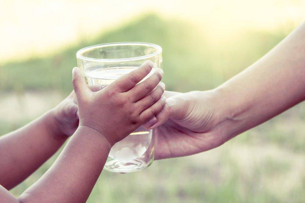 Почему ребенок пьет много воды на ночь?