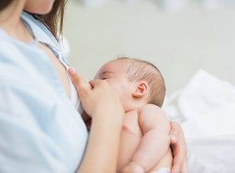 Что делать, если больно кормить новорожденного грудным молоком