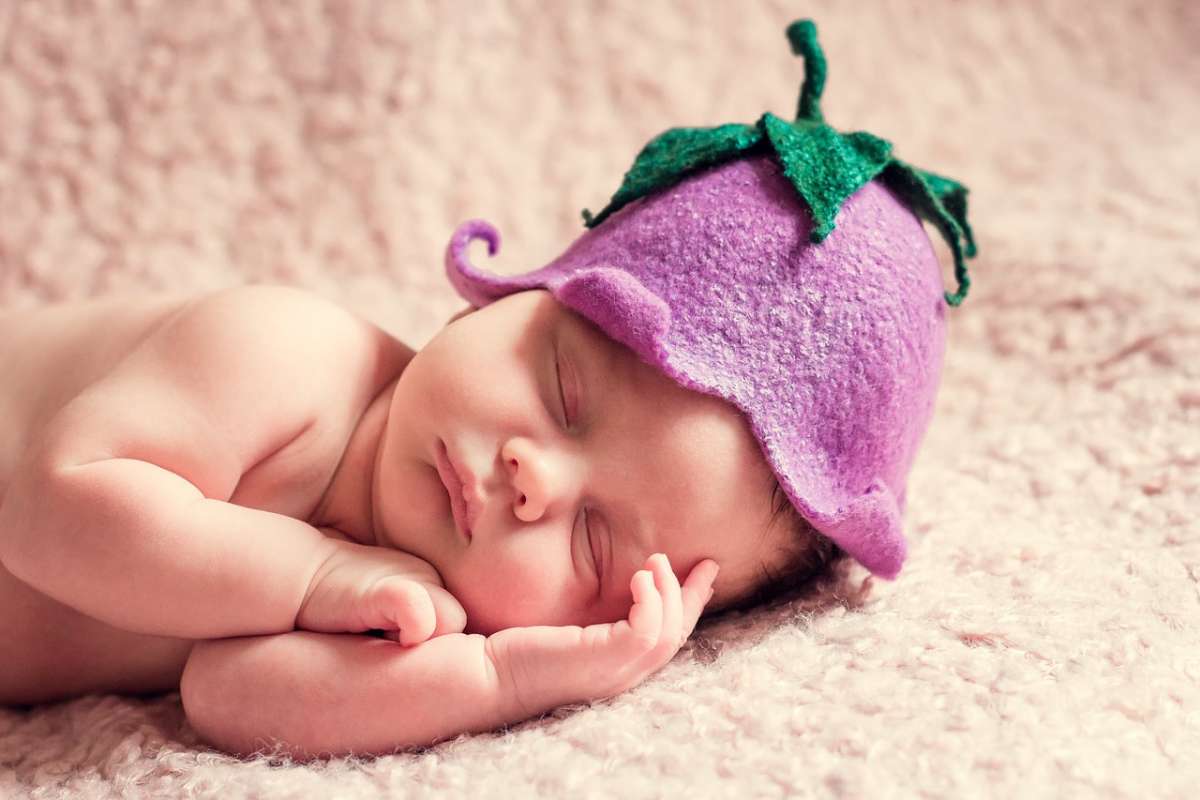 Сколько часов в сутки должен спать новорожденный