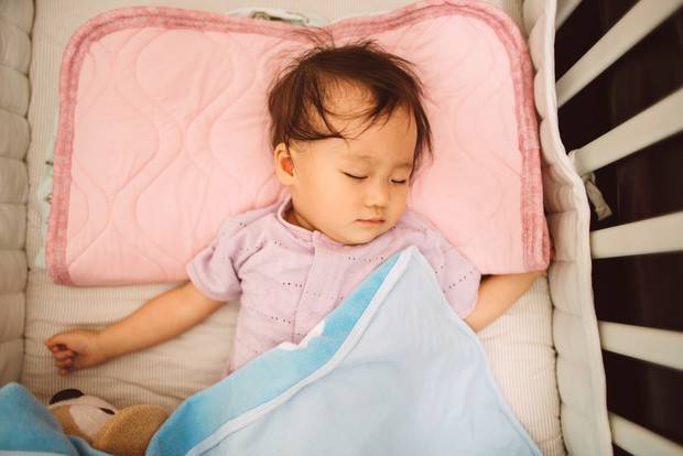 Сколько должен спать ребенок? дневной сон ребенка до года: 4 варианта. проблемы со сном у ребенка до года