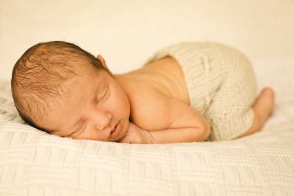 Почему младенцы улыбаются во сне