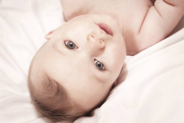 Причины и методы лечения водянистого стула у новорожденного на грудном и искусственном вскармливании
