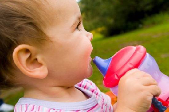Как правильно отучить ребенка от бутылочки? советы родителям