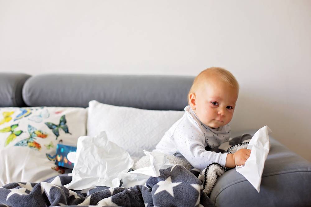 Причины и лечение насморка у новорожденных детей
