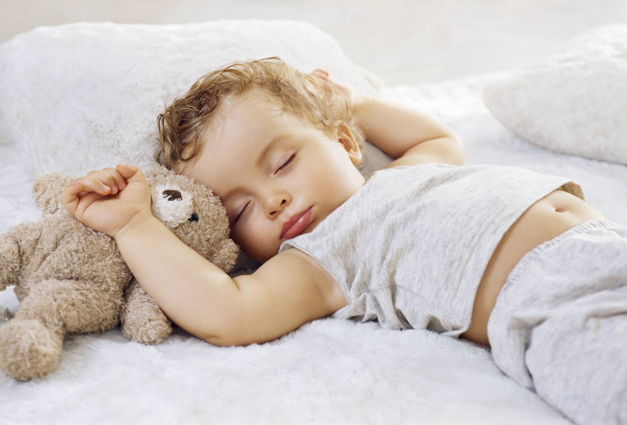 Ребенок 8 месяцев плохо спит ночью, часто просыпается и плачет