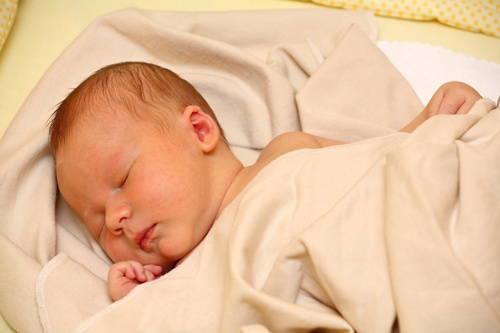 Как укладывать новорожденного спать правильно?