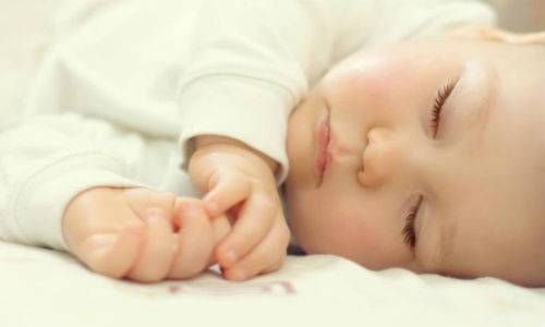 Новорожденный вздрагивает во сне: 7 возможных причин, 28 рекомендаций врача родителям - rdbkomi.ru