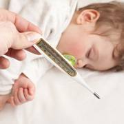 Как сбить температуру у ребенка до года - разрешенные и запрещенные врачами методы