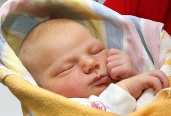 Почему новорожденный часто плачет: 6 причин