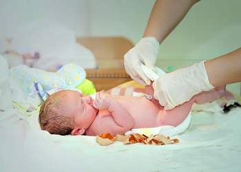Загноился пупок у новорожденного: причины, что предпринять