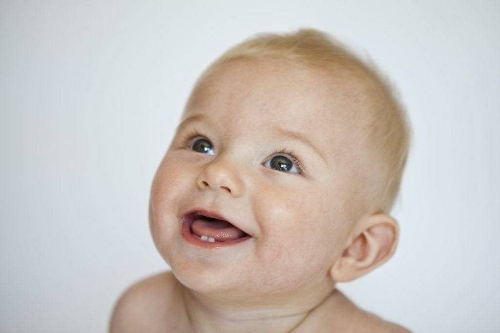 Все о прорезывании молочных зубов у младенцев...