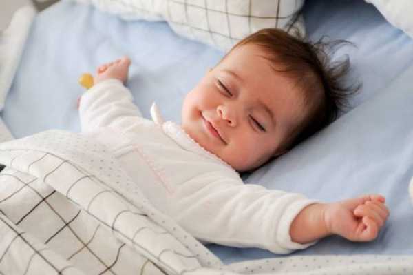 Как легко приучить ребенка спать в своей кроватке