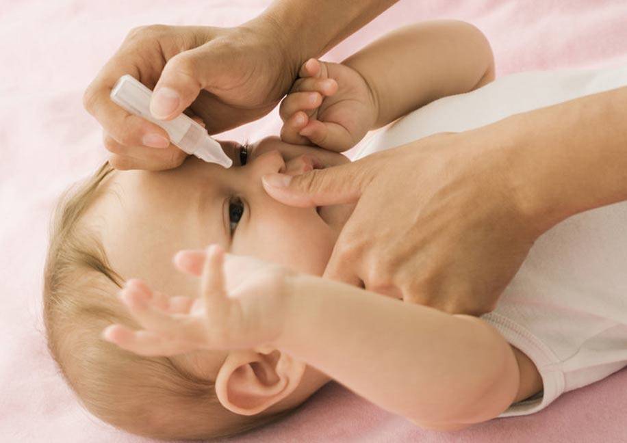 Как правильно закапывать капли в нос ребенку до года