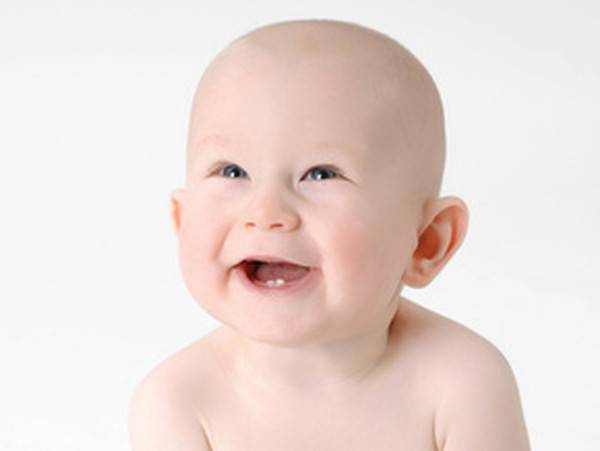 У ребенка режутся первые зубы: признаки, симптомы, поведение. когда, во сколько месяцев режутся первые зубы у младенцев, грудничков? какие зубы режутся у ребенка первыми и в каком порядке?