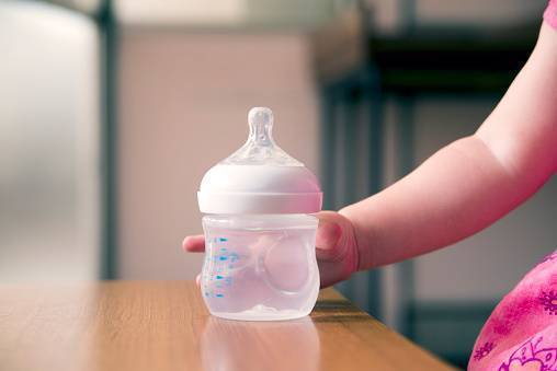 Поить ли новорожденного водой при грудном вскармливании