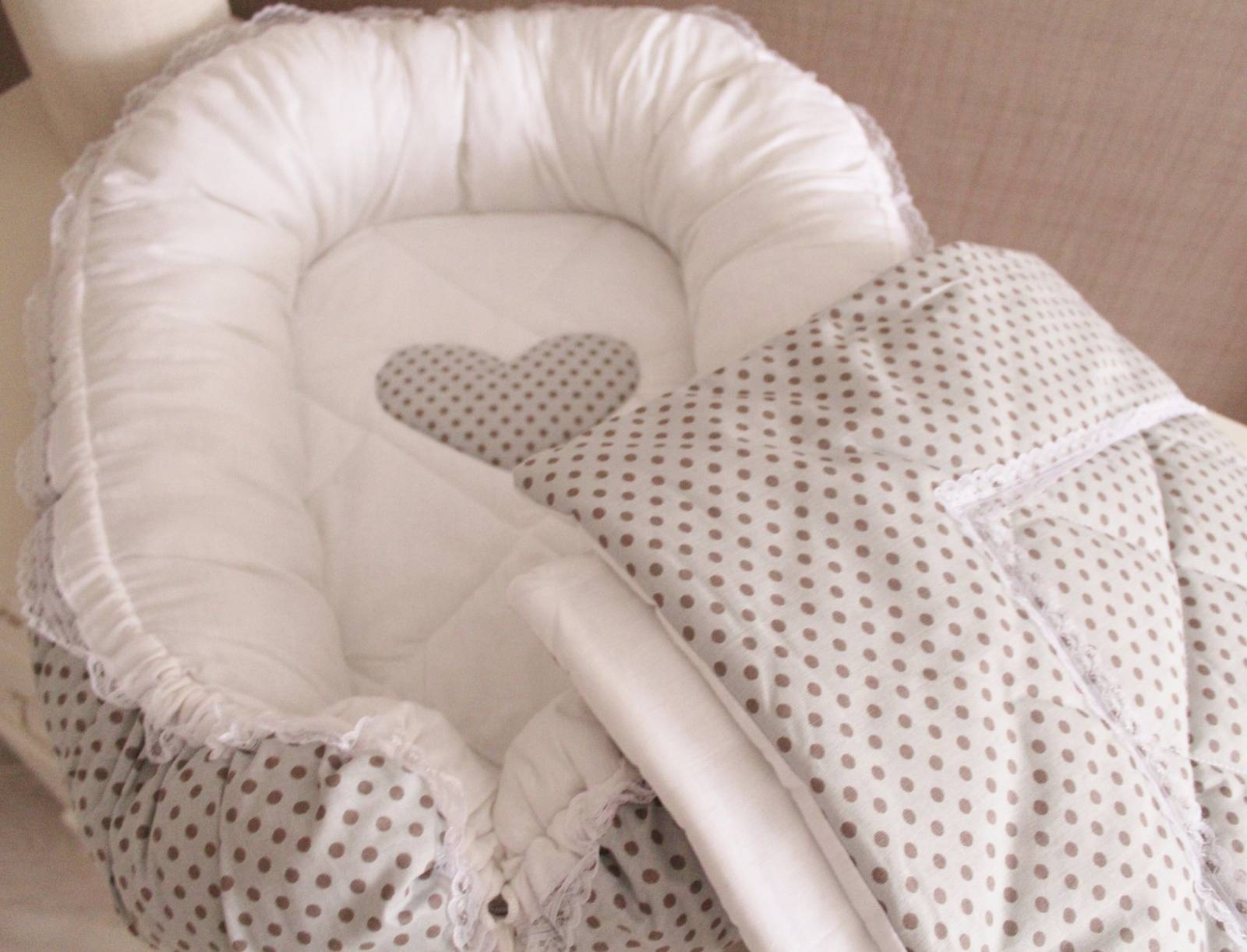 Кокон-гнездышко для новорожденных: как правильно выбрать уютный бэби-матрасик