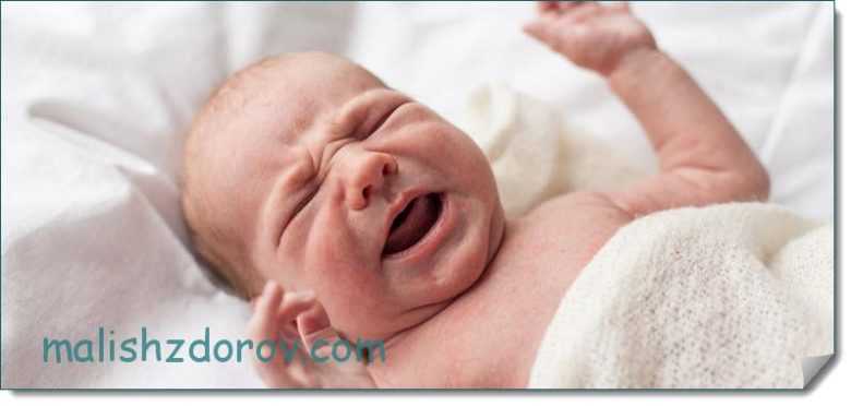 Новорожденный тужится и краснеет, кровоизлияние у младенца