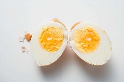 Можно ли давать ребенку перепелиные яйца: с какого возраста вводить в прикорм и как варить, сколько в день можно есть